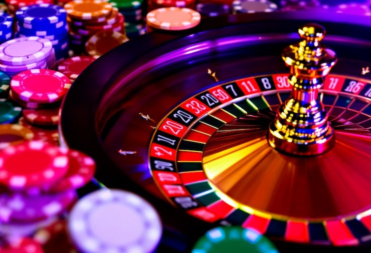 Pengguna menikmati bermain sports betting melalui ponsel dengan visual responsif